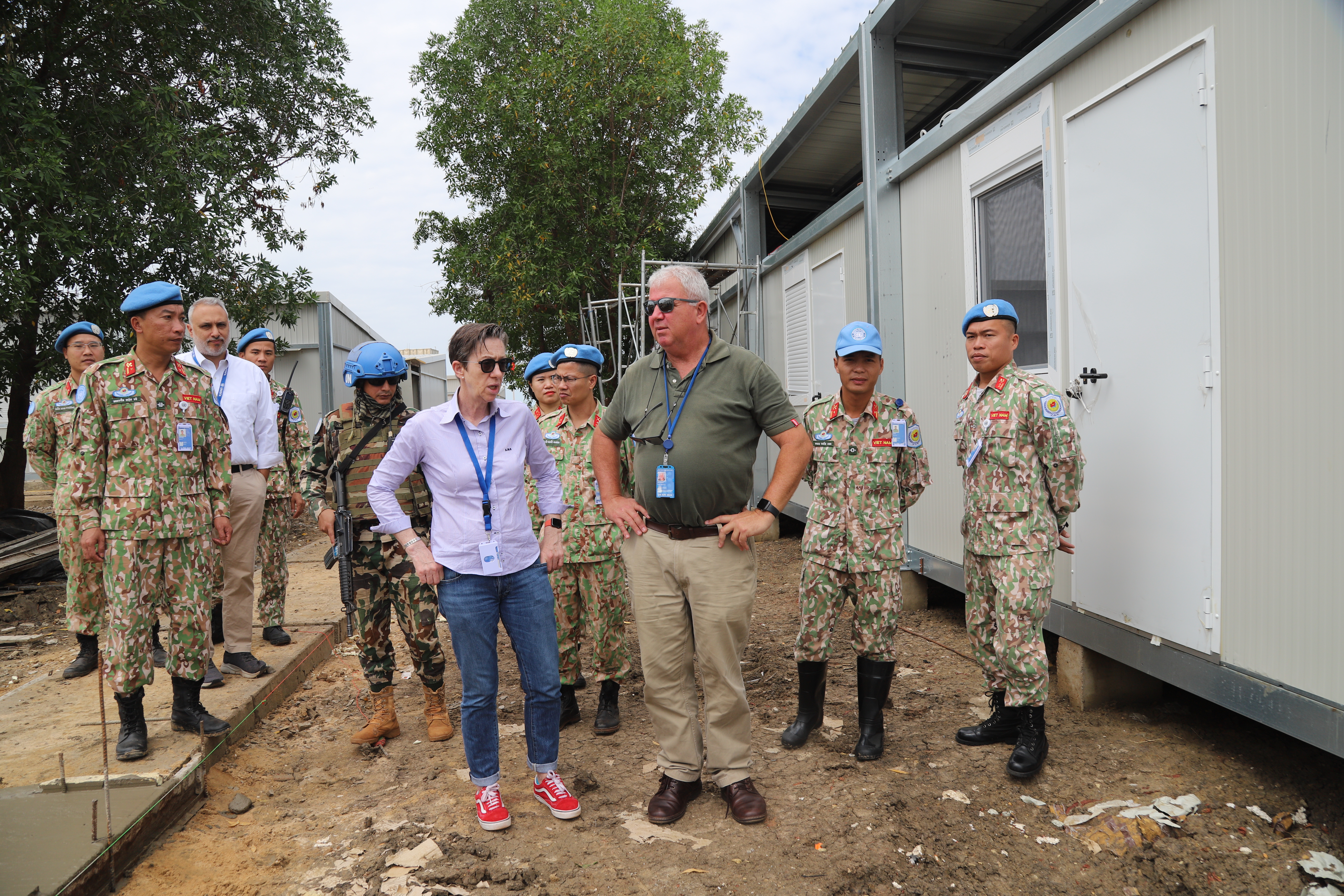 /UploadStore/admin/231029 Doan LHQ lam viec tai HIGHWAY/Đoàn Công tác LHQ kiểm tra tiến độ xây dựng Smart Camp.JPG